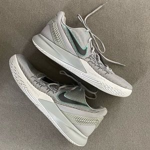 Nike Basketball Shoes, Kyrie Irving Flytrap Zoom A04436003, Mens US 13